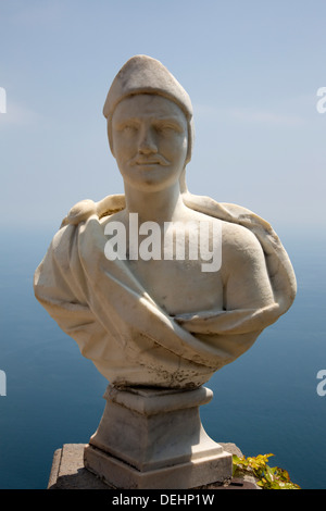 Statue sur la terrasse d'un lieu de villégiature, la Villa Cimbrone, Ravello, Province de Salerne, Campanie, Italie Banque D'Images