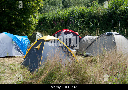 Partie d'un village de tentes près de Balcombe, UK mis en place par des manifestants à La Cuadrilla site de forage. Banque D'Images