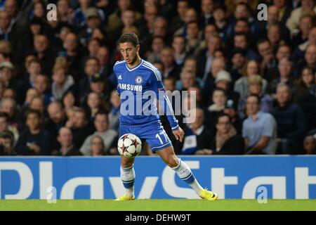 Londres, Royaume-Uni. 18 août, 2013. Londres, Royaume-Uni. 18 août, 2013. Chelsea's Eden Hazard au cours de l'UEFA Champions League Groupe E match entre Chelsea à partir de l'Angleterre et de Suisse de Bâle a joué à Stamford Bridge, le 18 septembre 2013 à Londres, en Angleterre. Foto aap / Gunn © AFP PHOTO alliance/Alamy Live News Crédit : afp photo alliance/Alamy Live News Banque D'Images