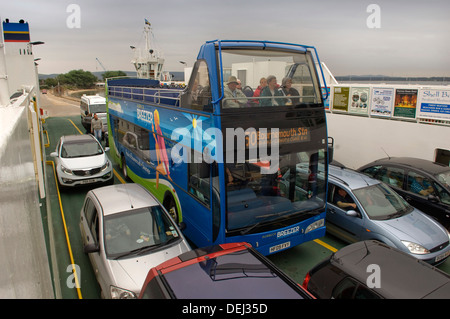 Le service opentopped 50 service de bus, de Bournemouth à Swanage sur le Shell Bay ferry à bancs, Dorset Banque D'Images