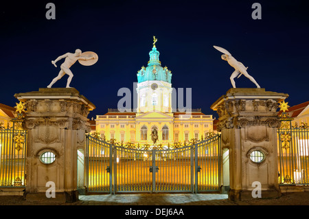 Château de Charlottenburg de Berlin, Allemagne la nuit Banque D'Images