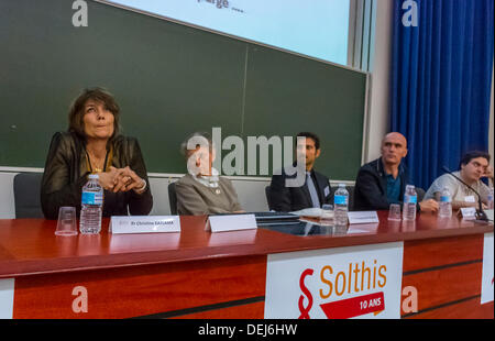 Paris, France. « le SIDA en Afrique », Solthis HIV Forum, prévention et recherche médicale, conférenciers avec « Christine Katlama » (Présidente), « Françoise Barré-Sinoussi », partage de scientifiques, experts, médecins épidémiques, des gens internationaux en réunion Banque D'Images