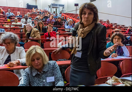 Paris, France, « le SIDA en Afrique », Solthis HIV Forum, prévention et recherche médicale, « Christine Katlama » (Présidente) s'adressant à l'audience réunion des scientifiques, experts, recherche sur les aides au vih, FEMMES EN FOULE, conférencier public, rencontre internationale Banque D'Images