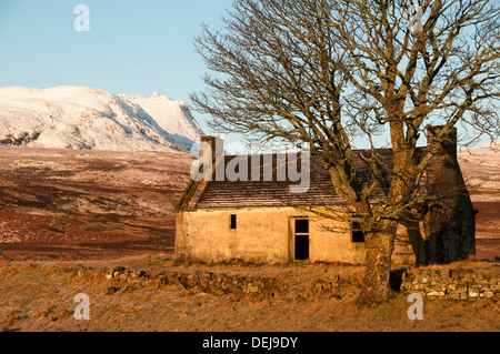 Le Chaonasaid Sgòr haut de Ben loyal de la maison abandonnée au Lettermore, Loch Loyal, près de langue, Sutherland, Scotland, UK Banque D'Images