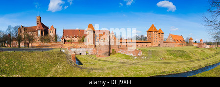 Paysage panoramique avec château de Malbork en Pologne Banque D'Images