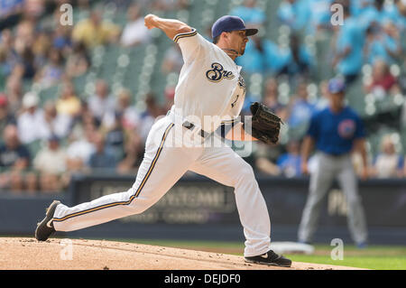 Milwaukee, Wisconsin, États-Unis. 19e Août, 2013. Septembre 19th, 2013 : le lanceur partant des Milwaukee Brewers Kyle Lohse # 26 jette un coup de la 1ère manche du jeu de la Ligue Majeure de Baseball entre les Milwaukee Brewers et les Cubs de Chicago au Miller Park de Milwaukee, WI. John Fisher/CSM/Alamy Live News Banque D'Images