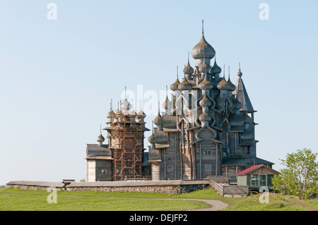 Églises en bois sur l'île de Kizhi sur le lac Onega, Russie Banque D'Images