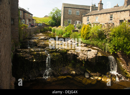 Rivière Ure cascade à Hawes Yorkshire UK Banque D'Images