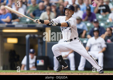 Milwaukee, Wisconsin, États-Unis. 19e Août, 2013. Septembre 19th, 2013 : droit des Milwaukee Brewers fielder Norichika Aoki # 7 lignes de champ gauche. Le jeu de la Ligue Majeure de Baseball entre les Milwaukee Brewers et les Cubs de Chicago au Miller Park de Milwaukee, WI. Les Brasseurs de plomb Cubs 3-0 dans la 6e manche. John Fisher/CSM/Alamy Live News Banque D'Images