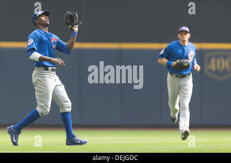 Milwaukee, Wisconsin, États-Unis. 19e Août, 2013. Septembre 19th, 2013 : Chicago Cubs voltigeur gauche Lac Junior # 21 attrape la troisième manche de la Ligue majeure de baseball pendant les match entre les Milwaukee Brewers et les Cubs de Chicago au Miller Park de Milwaukee, WI. Les Brasseurs de plomb Cubs 3-0 dans la 6e manche. John Fisher/CSM/Alamy Live News Banque D'Images