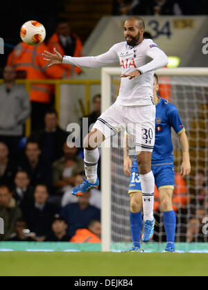 Londres, ANGLETERRE - 19 septembre : Sandro Tottenham's au cours de l'UEFA Europa League groupe K match entre Tottenham Hotspur d'Angleterre et de Norvège Tromso joué au stade de White Hart Lane, le 19 septembre 2013 à Londres, en Angleterre. (Photo de Mitchell Gunn/ESPA) Banque D'Images