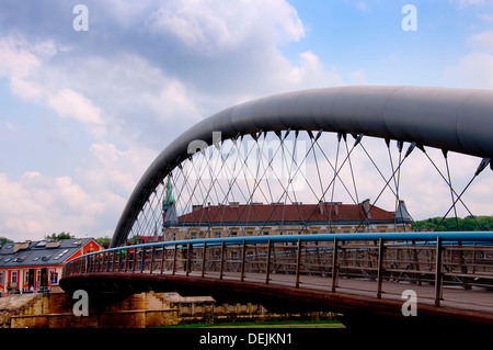 Passerelle du père Bernatek au-dessus de la Vistule à Cracovie en Pologne Banque D'Images