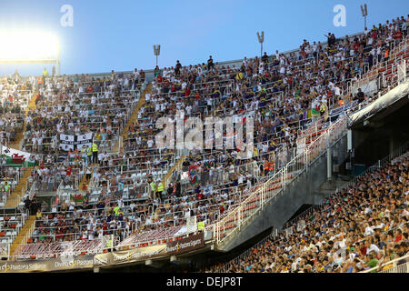 Valence, Espagne. Jeudi 19 Septembre 2013 Photo : Swansea partisans Re : l'UEFA Europa League match contre CHANTIER Valence v Swansea City FC, à l'Estadio Mestalla, l'Espagne, le Crédit : D Legakis/Alamy Live News Banque D'Images