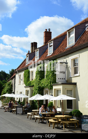 L'Hoste Arms Hotel, Le Livre vert, Burnham Market, Norfolk, Angleterre, Royaume-Uni Banque D'Images