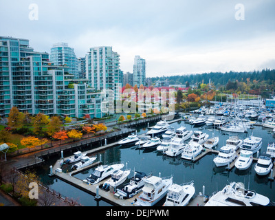 Vue de Coal Harbour à Vancouver, Colombie-Britannique, Canada, vu de l'hôtel Westin Bayshore. Banque D'Images