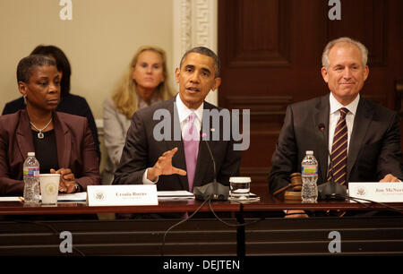 Washington DC, USA. 19e Septembre, 2013. Le président des États-Unis Barack Obama prononce une allocution lors d'une réunion de son conseil d'exportation dans le Eisenhower Executive Office Building à Washington, DC Le 19 septembre 2013. De gauche à droite : Ursula M. Burns, présidente et chef de la direction de Xerox ; le président Obama ; et Jim McNerney Jr., président du Conseil, président et chef de la société Boeing. Crédit : Yuri Gripas / Piscine via CNP Crédit : afp photo alliance/Alamy Live News Banque D'Images