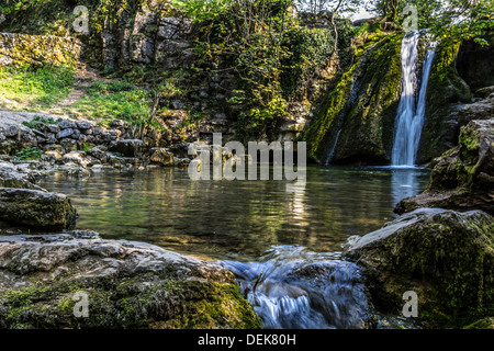 Janet's Foss chute d'eau à Malham West Yorkshire Banque D'Images