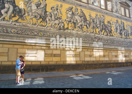 Fürstenzug la Procession des Princes en peinture Augustusstrasse Altstadt la vieille ville Dresde Allemagne Europe centrale Banque D'Images