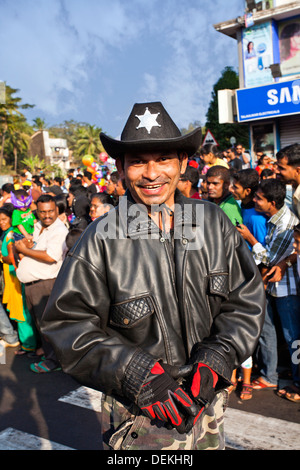 Portrait d'un homme à la traditionnelle procession dans un carnaval, Carnaval de Goa, Goa, Inde Banque D'Images