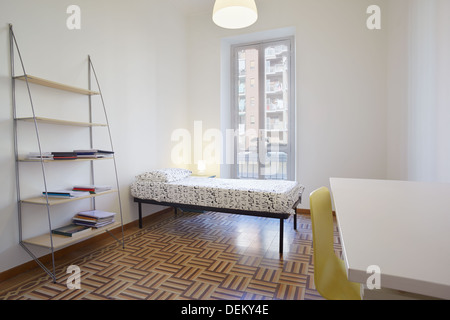 Chambre simple dans appartement neuf Banque D'Images