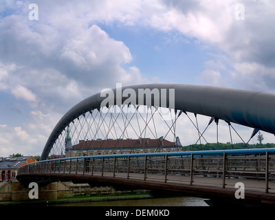 Passerelle du père Bernatek au-dessus de la Vistule à Cracovie en Pologne Banque D'Images