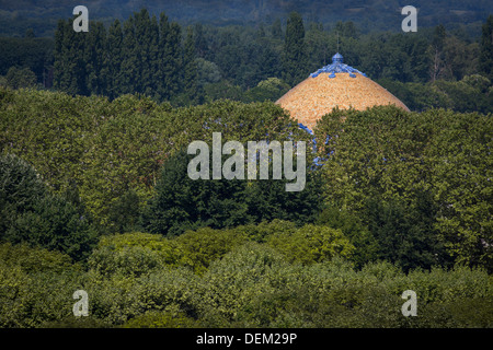 À Vichy, le néo-mauresque de la coupole du Dôme-cure de l'eau mise en place. Centre thermal des Dômes . Banque D'Images