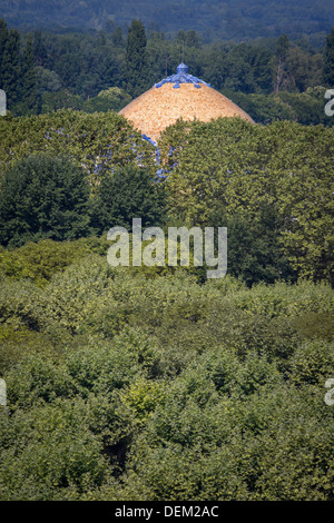 À Vichy, le néo-mauresque de la coupole du Dôme-cure de l'eau mise en place. Centre thermal des Dômes . Banque D'Images