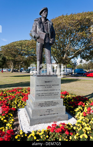 Memorial statue POUR LA DEUXIÈME GUERRE MONDIALE, le maréchal Monty Montgomery, Southsea, Portsmouth, Hampshire Banque D'Images