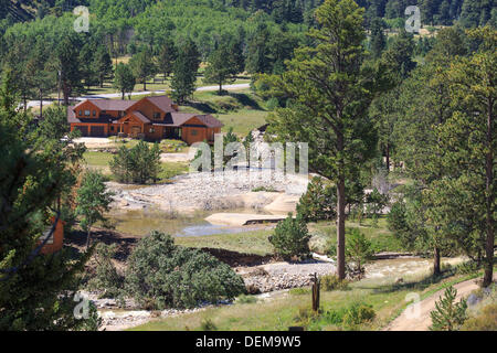 Estes Park, Colorado. 20 septembre 2013. Après l'inondation est évident le long de la rivière Fall entre Estes Park et Rocky Mountain National Park. Les eaux de crue ont reculé au cours de la semaine dernière, l'exposition de dommages. Credit : Ed Endicott/Alamy Live News Banque D'Images