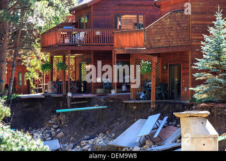 Estes Park, Colorado. 20 septembre 2013. Après l'inondation est évident le long de la rivière Fall entre Estes Park et Rocky Mountain National Park. Les eaux de crue ont reculé au cours de la semaine dernière, l'exposition de dommages. Credit : Ed Endicott/Alamy Live News Banque D'Images