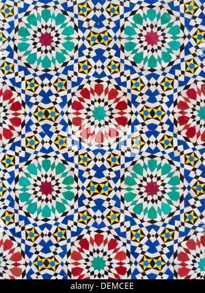 Détail de mosaïques colorées à Dar El Makhzen - Palais Royal, Fès, Maroc Banque D'Images