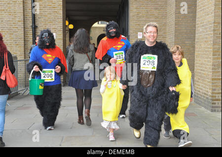 Southbank, Londres, Royaume-Uni. 21 septembre 2013. L'exécution de la Great Gorilla exécuté sur la rive sud. Crédit : Matthieu Chattle/Alamy Live News Banque D'Images