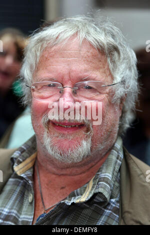 Londres, Royaume-Uni. 21 septembre 2013. Bill Oddie au Great Gorilla Run 10e anniversaire La charité fancy dress run dans l'aide des gorilles de montagnes et le Gorille Organisation, Londres, Angleterre Crédit : Paul Brown/Alamy Live News Banque D'Images