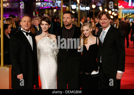 Russell Crowe, Anne Hathaway, Hugh Jackman, Amanda Seyfried et Tom Hooper assister à la première mondiale de 'Les Misérables' à Odeo Banque D'Images