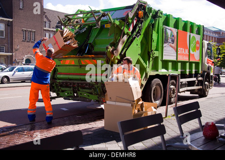 La collecte de déchets à Maastricht Pays-Bas Banque D'Images