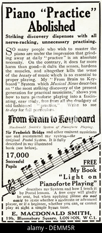 Publicité Publicité originale des années 1920 DE CERVEAU À CLAVIER livre sur la façon de jouer du piano, revues de consommateurs annonce vers 1924 Banque D'Images