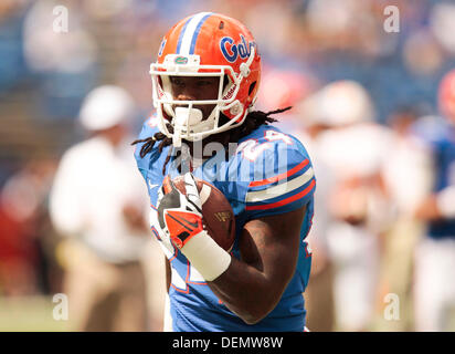 Tampa, Floride, USA. 21e Août, 2013. Vous VRAGOVIC | fois.Florida Gator running back Matt Jones (24) se réchauffe pour les Gators de la Floride contre le Tennessee Les bénévoles de Ben Hill Griffin Stadium à Gainesville, en Floride, le samedi, 21 Septembre, 2013. © Vous Vragovic/Tampa Bay Times/ZUMAPRESS.com/Alamy Live News Banque D'Images