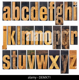 Anglais alphabet minuscules complète - un collage de bois anciens isolés 26 blocs de la typographie Banque D'Images