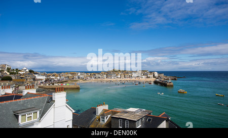 CORNWALL - circa 2013 : Station de St Ives town dans une journée ensoleillée de l'été Banque D'Images