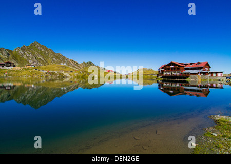 Balea Lac chalets à Fagaras Mountains-Romania Banque D'Images