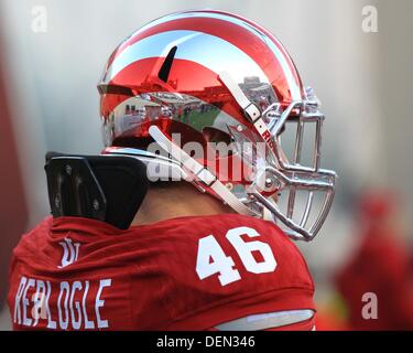 Bloomington, Indiana, USA. 21e Août, 2013. 21 septembre 2013 - Indiana Hoosiers défensive fin Mike Replogle (46) a choisi la nouvelle chrome casque lors d'un match de football NCAA entre Michigan State et de l'Indiana au Memorial Stadium à Bloomington, Indiana. Credit : csm/Alamy Live News Banque D'Images