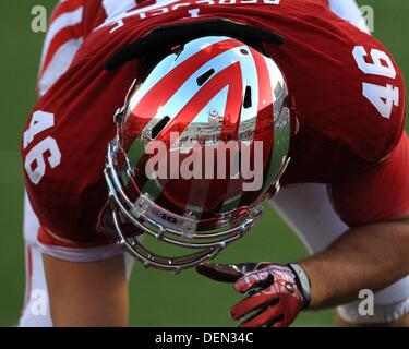 Bloomington, Indiana, USA. 21e Août, 2013. 21 septembre 2013 - Indiana Hoosiers défensive fin Mike Replogle (46) portant la nouvelle chrome casque lors d'un match de football NCAA entre Michigan State et de l'Indiana au Memorial Stadium à Bloomington, Indiana. Credit : csm/Alamy Live News Banque D'Images