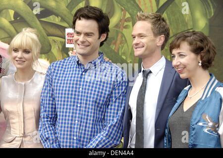 Los Angeles, CA. 21e Août, 2013. Anna Faris, Bill Hader, Neil Patrick Harris, Kristen Schaal aux arrivées de boulettes géantes 2 Premiere, Regency Village Theatre à Westwood, Los Angeles, CA Septembre 21, 2013. Crédit : Michael Germana/Everett Collection/Alamy Live News Banque D'Images