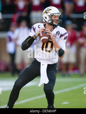 Palo Alto, CA, USA. 21e Août, 2013. 21 septembre 2013 : Arizona State Sun Devils quarterback Kelly Taylor (10) en action au cours de la NCAA Football match entre le Stanford Cardinal et l'Arizona State Sun Devils Stadium à Stanford à Palo Alto, CA. Stanford a défait l'Arizona 42-28. Credit : Cal Sport Media/Alamy Live News Banque D'Images