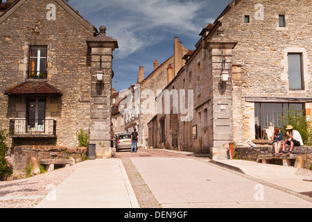 L'ancienne entrée du village de Vézelay en Bourgogne. Banque D'Images