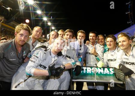 Singapour. 22 août, 2013. Sport Automobile : Championnat du Monde de Formule 1 de la FIA 2013, Grand Prix de Singapour, mécanicien de Mercedes AMG Petronas F1 Team Banque D'Images