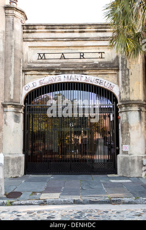 Old Slave Mart Museum sur Chalmers Street à Charleston, SC. Banque D'Images