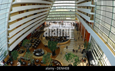 À l'intérieur de hall et le restaurant de l'hôtel Marina Bay Sands à Singapour. Banque D'Images