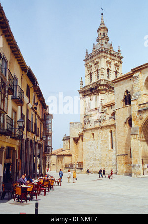 Place de la cathédrale. El Burgo de Osma, la province de Soria, Castilla Leon, Espagne. Banque D'Images