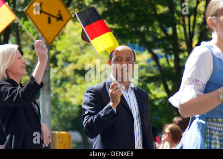 New York, USA. 21e Août, 2013. Des flotteurs et des marcheurs sur la Cinquième Avenue pendant la Parade Steuben germano-américain 2013 le 21 septembre 2013 à New York, NY, USA. Credit : Jannis Werner/Alamy Live News Banque D'Images